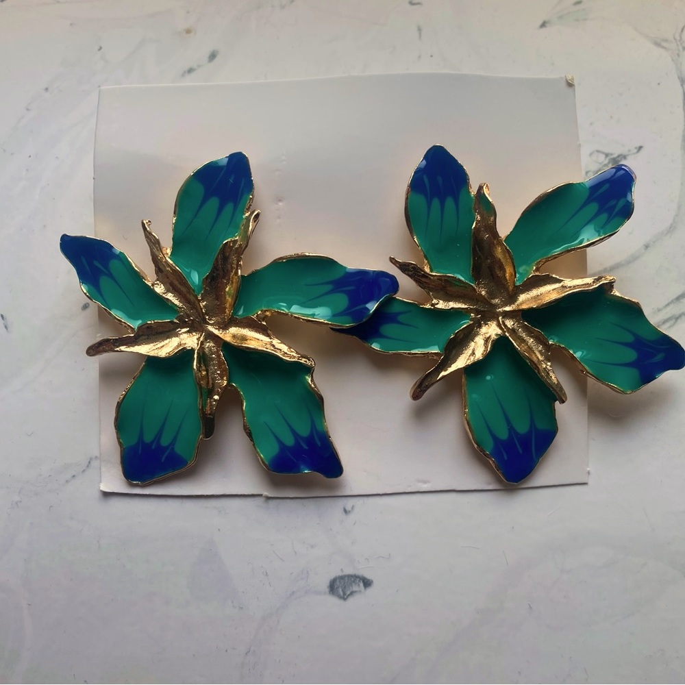 SALE 3/15!!! ✨✨🌺🌸Beautiful green and blue flower earrings! 🌸🌺